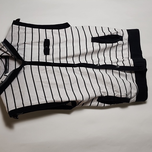 Vest - Picture 2 of 6